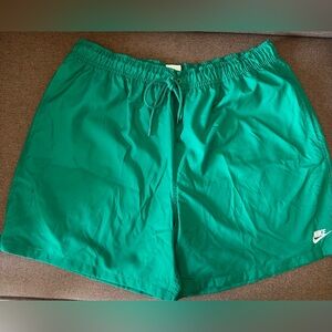 Green Nike men’s extra large